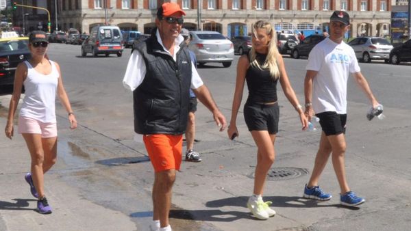 Scioli recorrió Mar del Plata con su novia y conversó con turistas 1