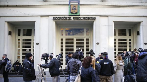 Investigarán a todo el Tribunal de Disciplina de la AFA 1