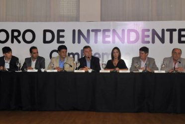 Macri y Vidal encabezaron foro de intendentes bonaerenses de Cambiemos