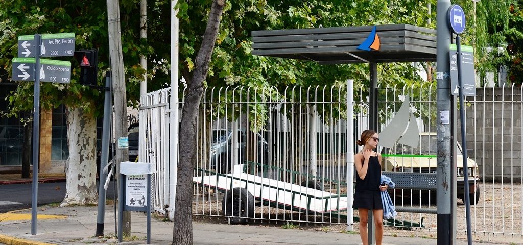 San Fernando renueva refugios y paradas de colectivos