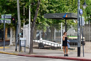 San Fernando renueva refugios y paradas de colectivos