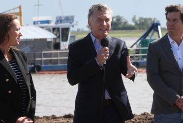 Vidal y Macri recorren obra de la cuenca del Río Salado